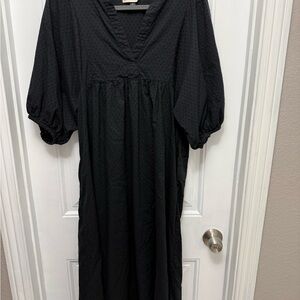 Universal Thread Black Short Sleeve Vneck Dress size XS